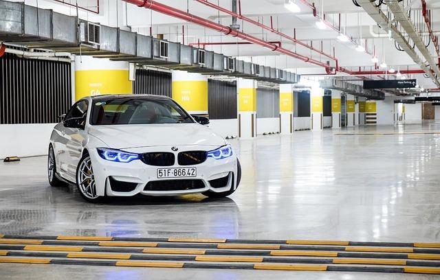 Holá karoserie Škoda Superb: Překvapivá hmotnost odhalena